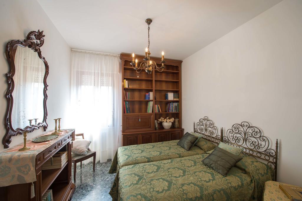 Savoia & Jolanda Apartments 2 Venetië Kamer foto